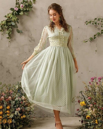 HOW SHOULD WE DRESS?